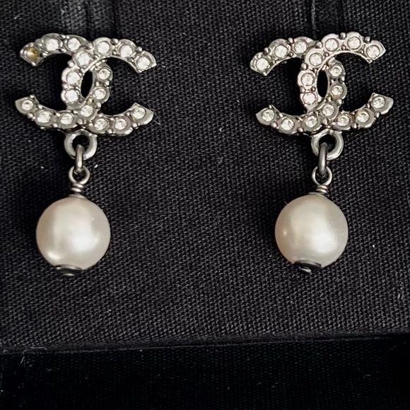 CHANEL Jewelry - CHANEL 21K Ruthenium, Crystal & Pearly White Pearly White CC Earrings (NIB)